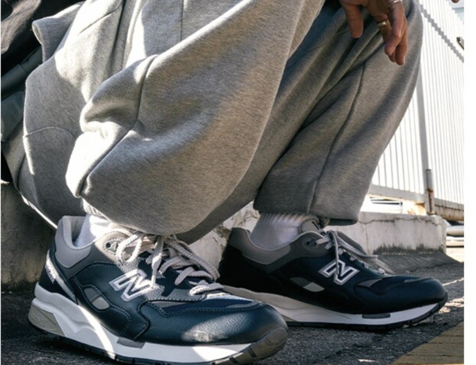 새상품/뉴발란스1600 235사이즈