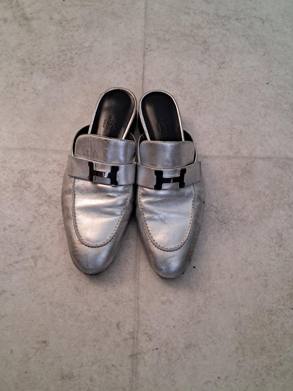 에르메스 은장 실버 뮬 블로퍼 구두