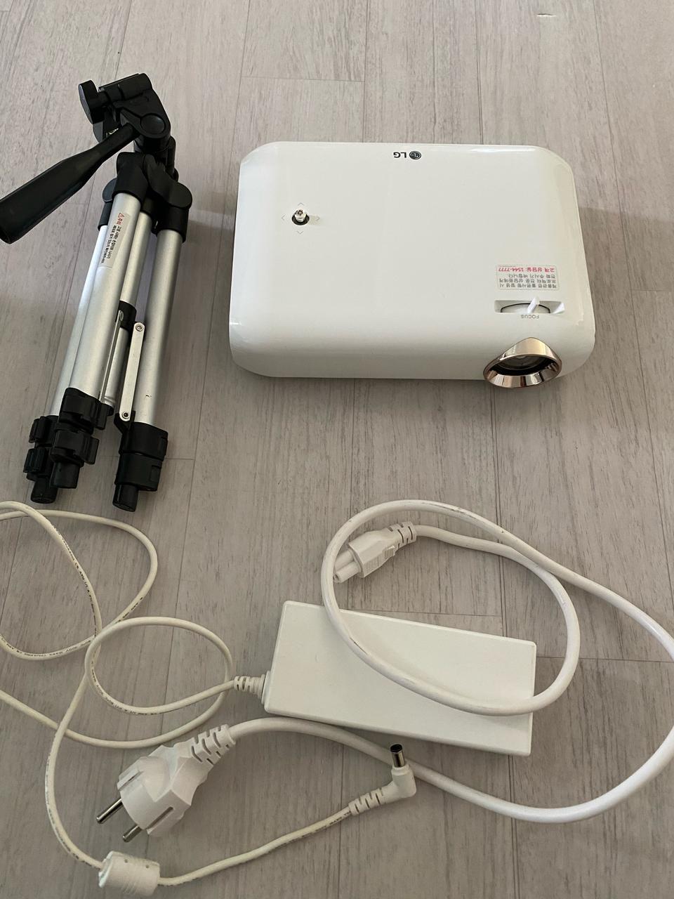 LG PW1500 프로젝터