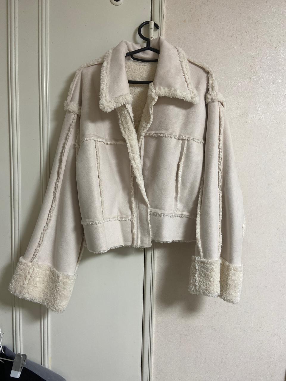 아이보리색 털 무스탕sm