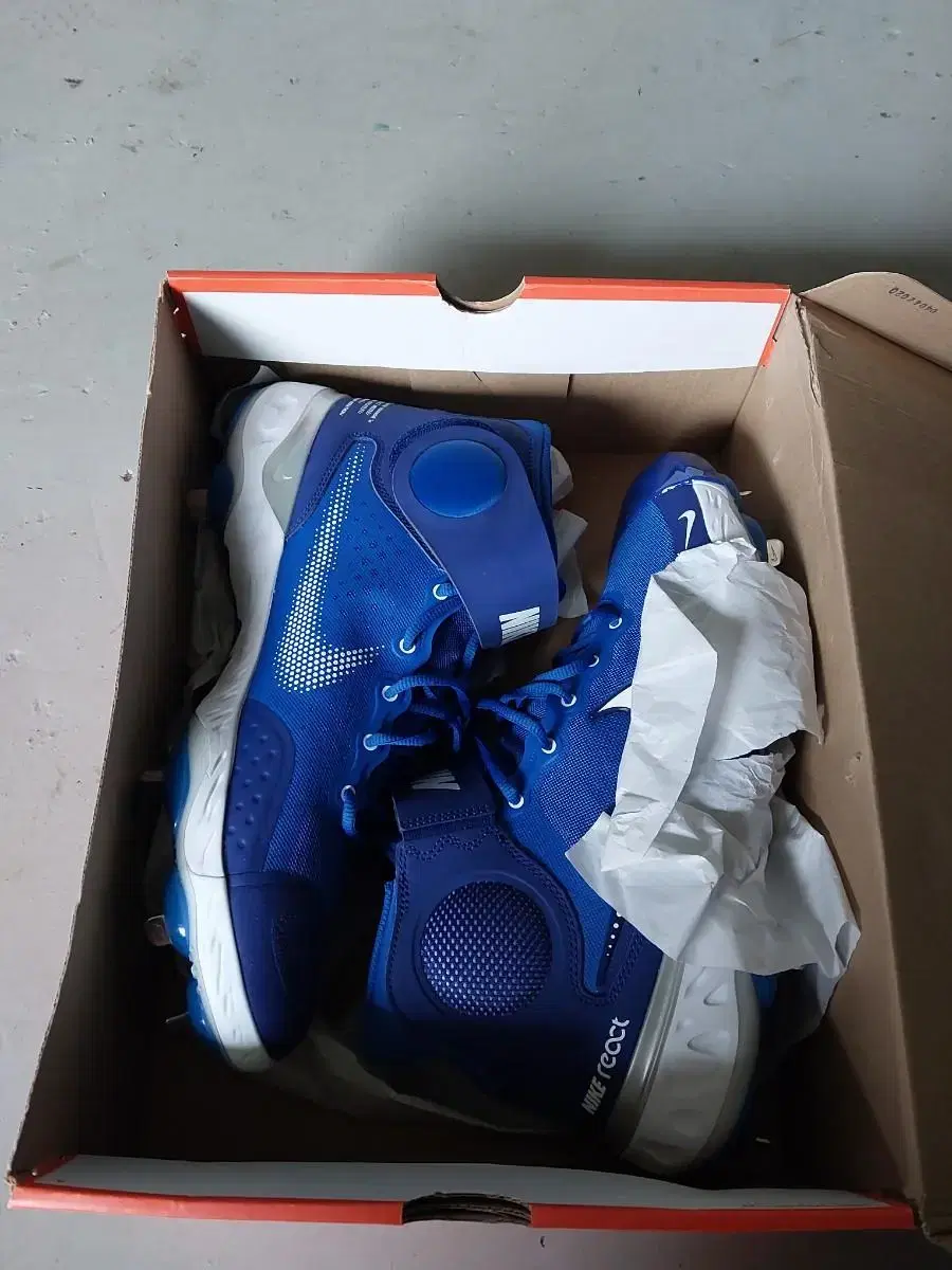 나이키 야구화 새상품 310. 사이즈