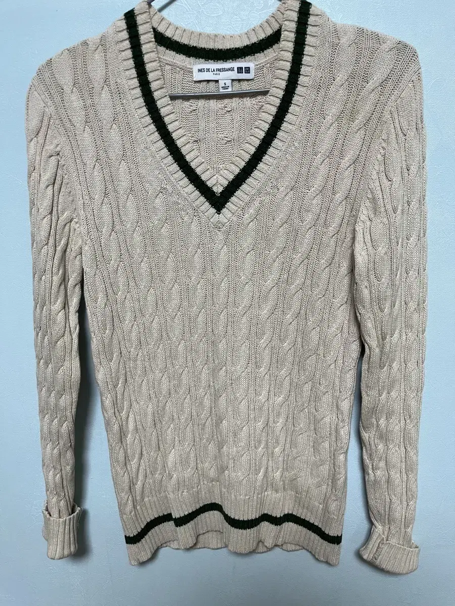 유니클로 이네스 드라 프레상쥬 니트