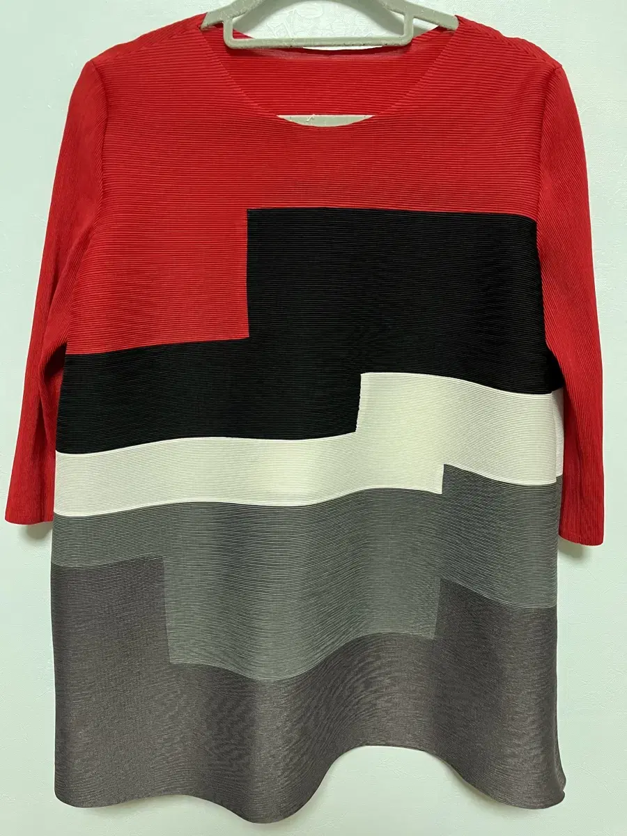 여성 플리츠 소재 반팔 블리우스