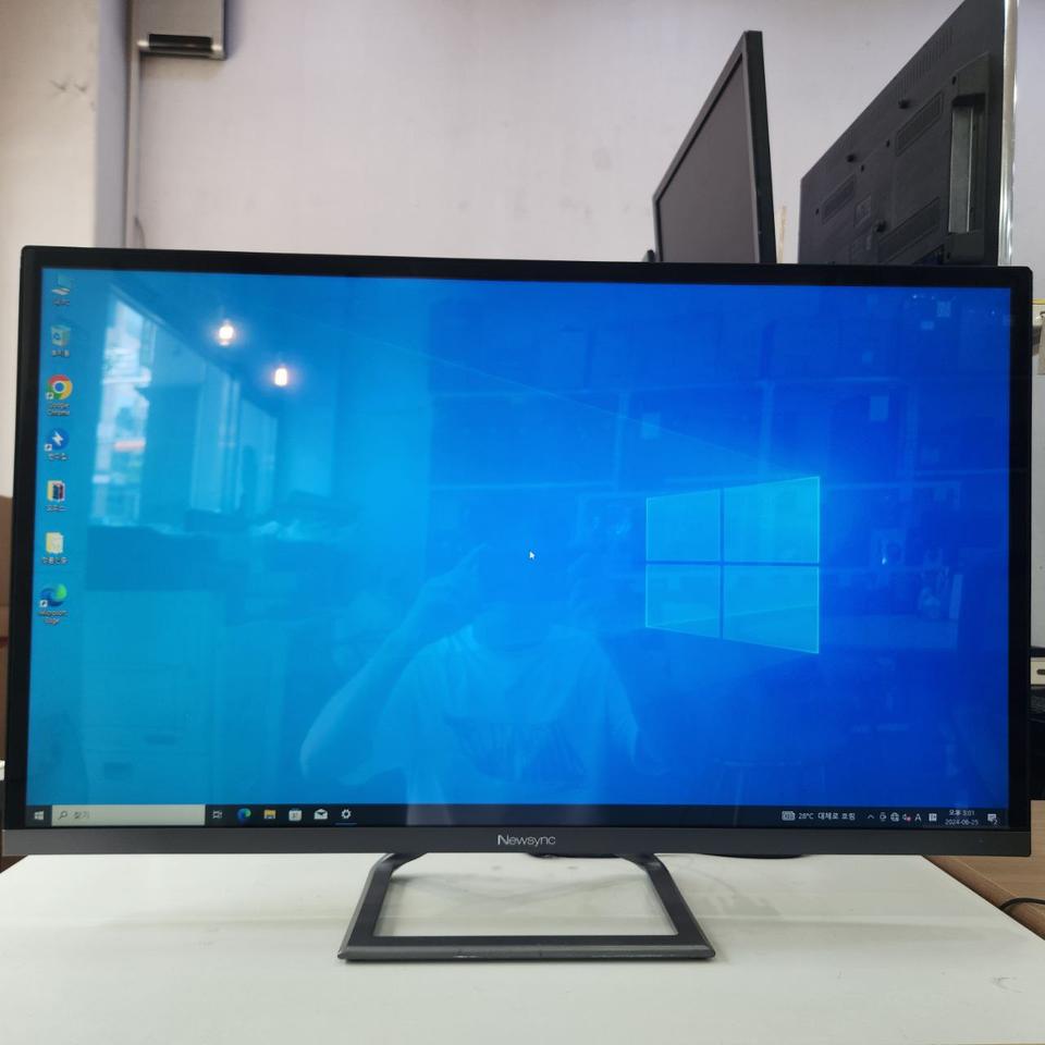 뉴씽크 32인치 144Hz  게이밍  모니터 팝니다
