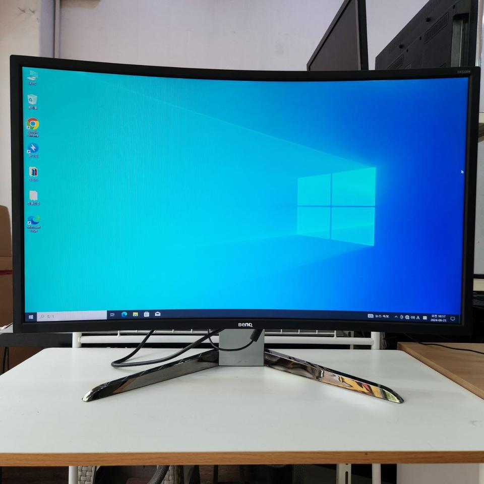 벤큐 32인치 144Hz 커브드 모니터  팝니다