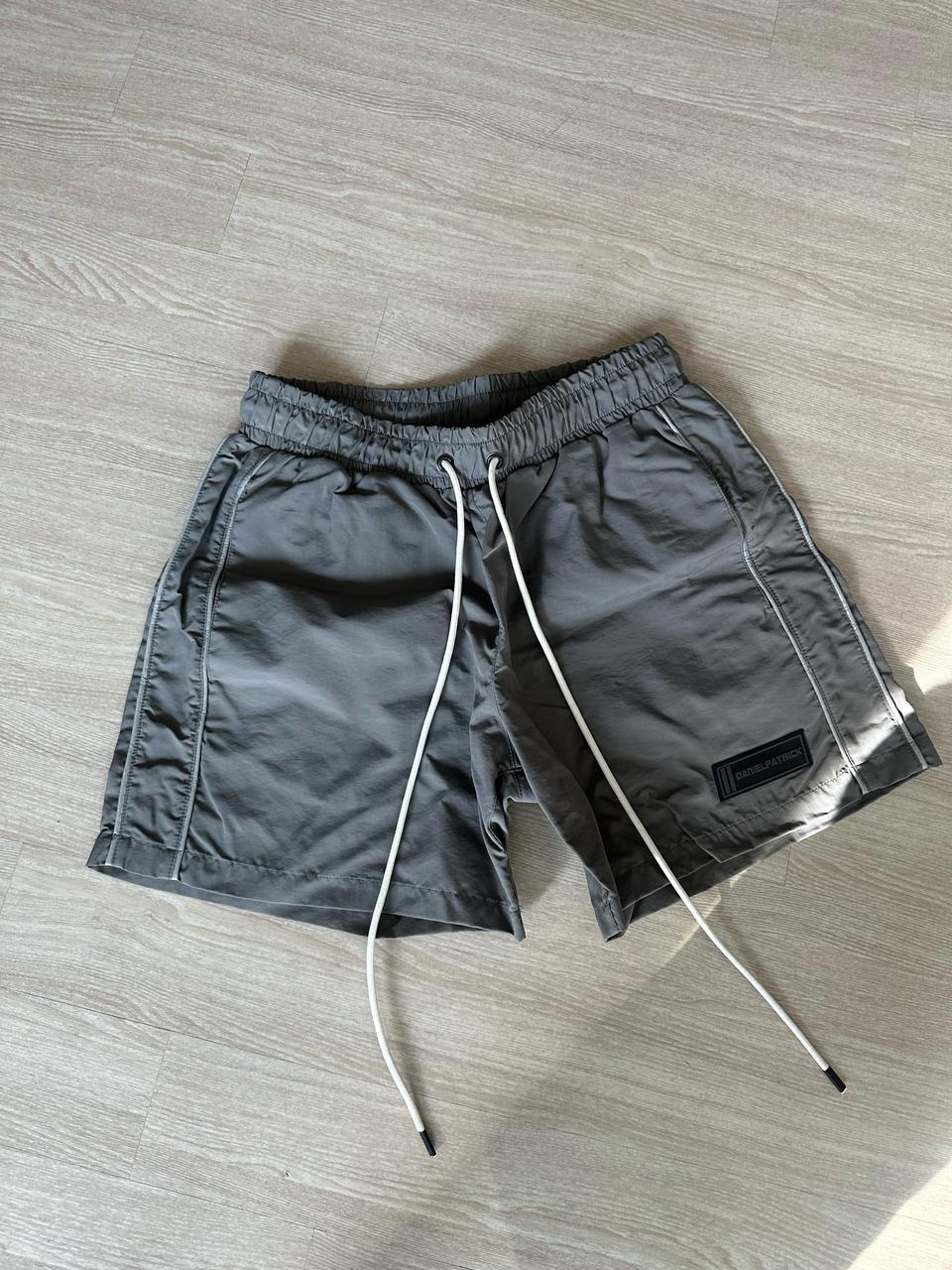 다니엘 페트릭 스트릿 무드 쇼츠 그레이