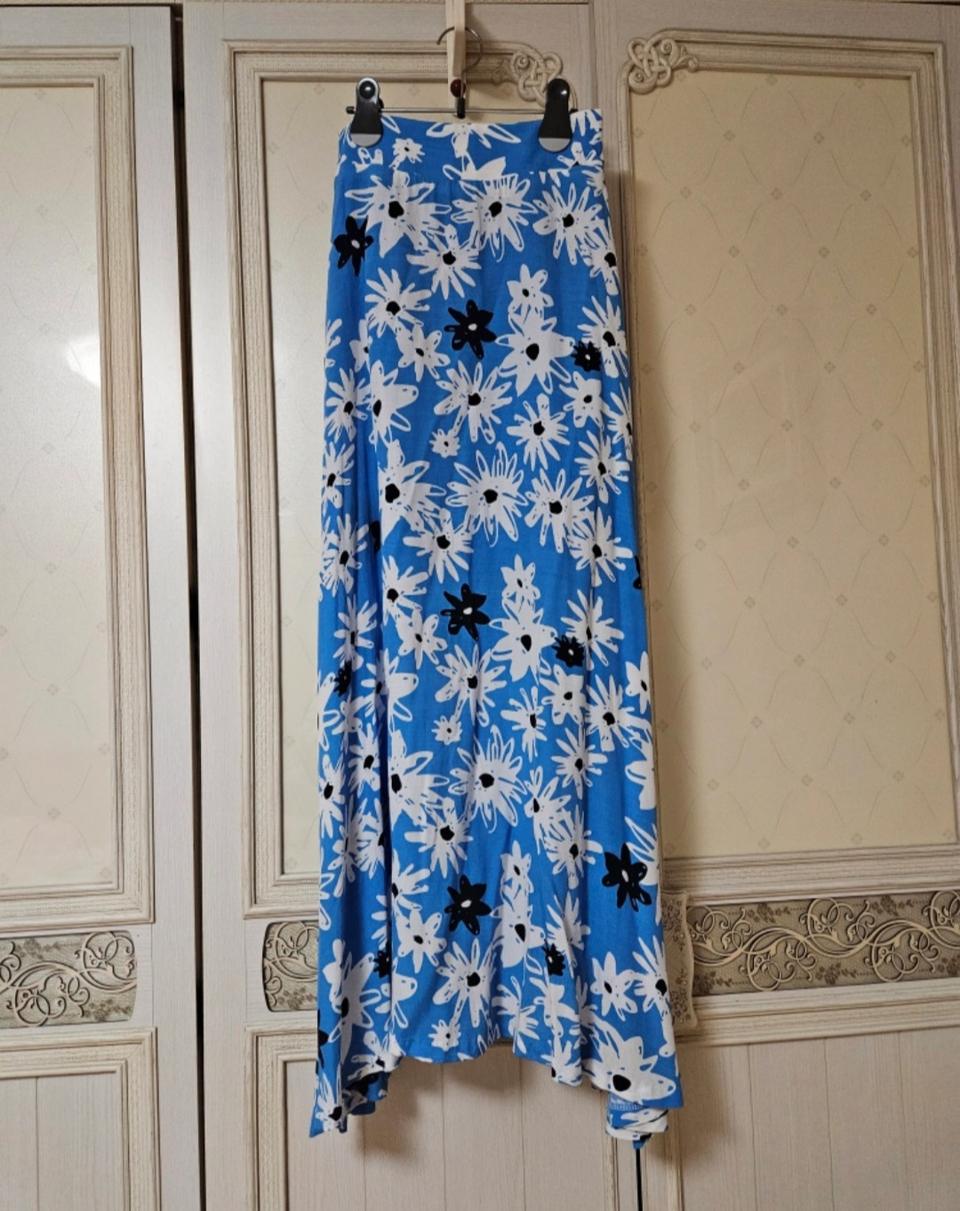 소재 정말 시원하고 좋은 멋진 스커트