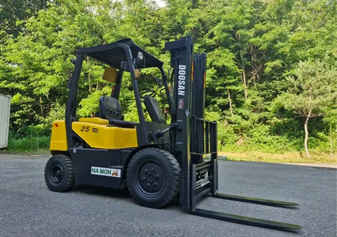 두산 2.5톤 디젤지게차 복합옵션