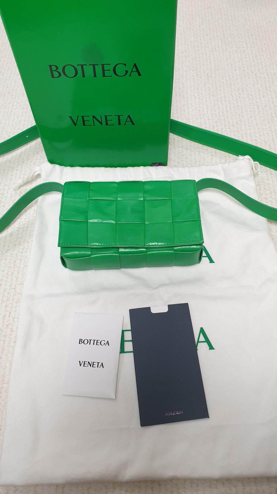 보테가 카세트백 시그니처컬러 그린