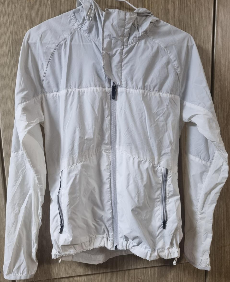 뉴발란스 바람막이