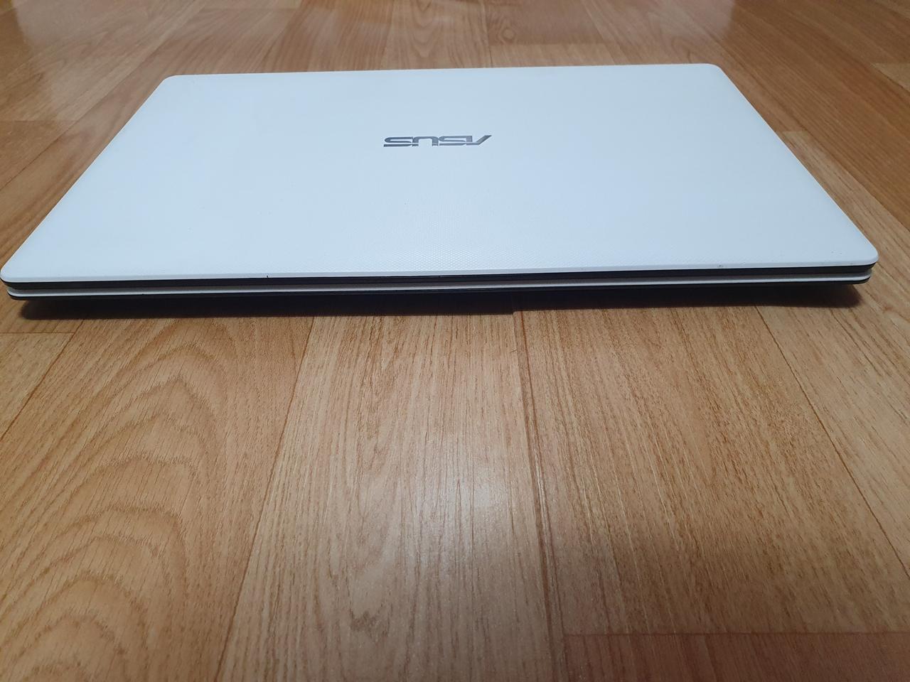 Asus노트북 팝니다 화이트 아수스 인강.웹서핑.교육