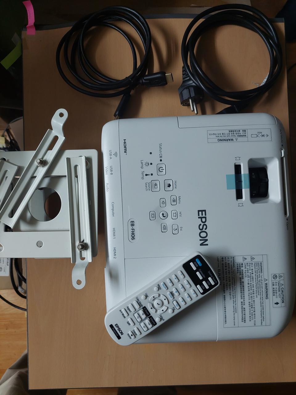 엡손EB-FH06, 3500안시. FHD프로젝터