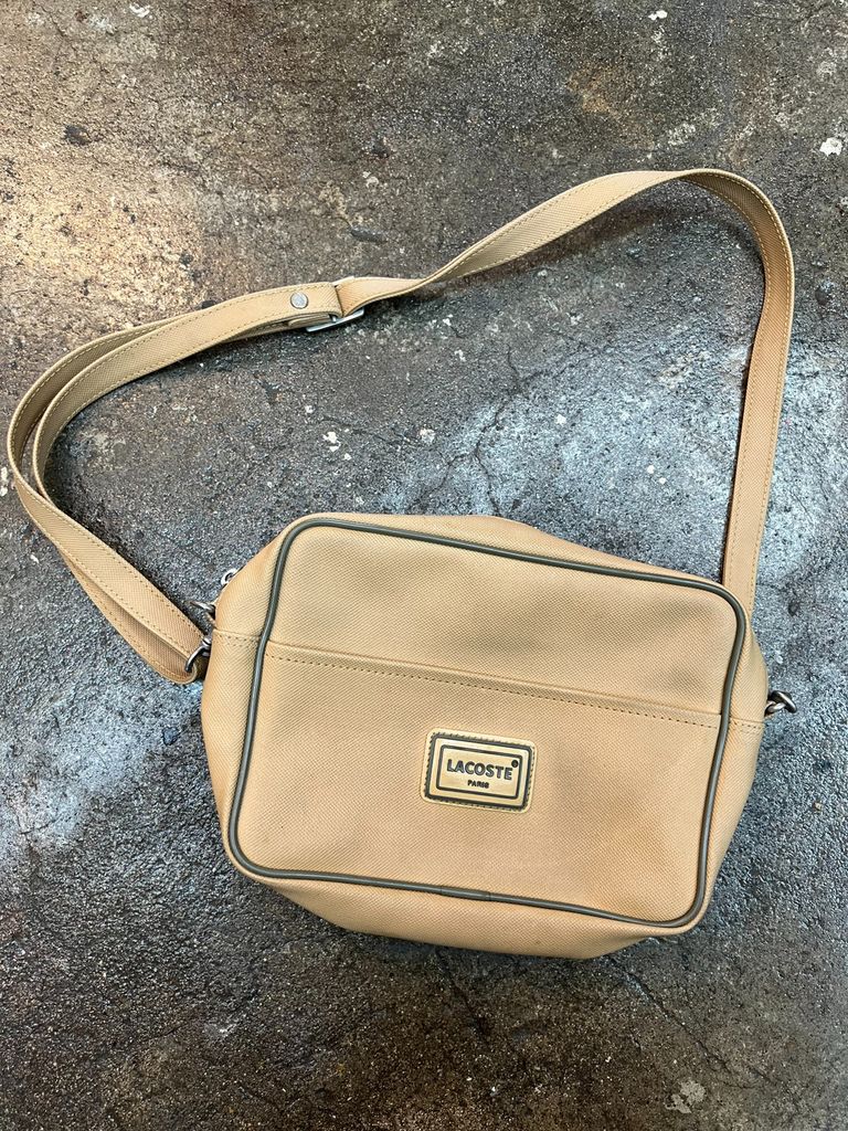 [중고] os 라코스테 서광 크로스백 베이지 빈티지 가방