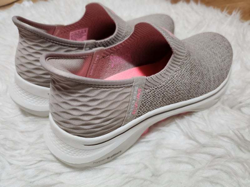 스케쳐스운동화 245미리입니다.