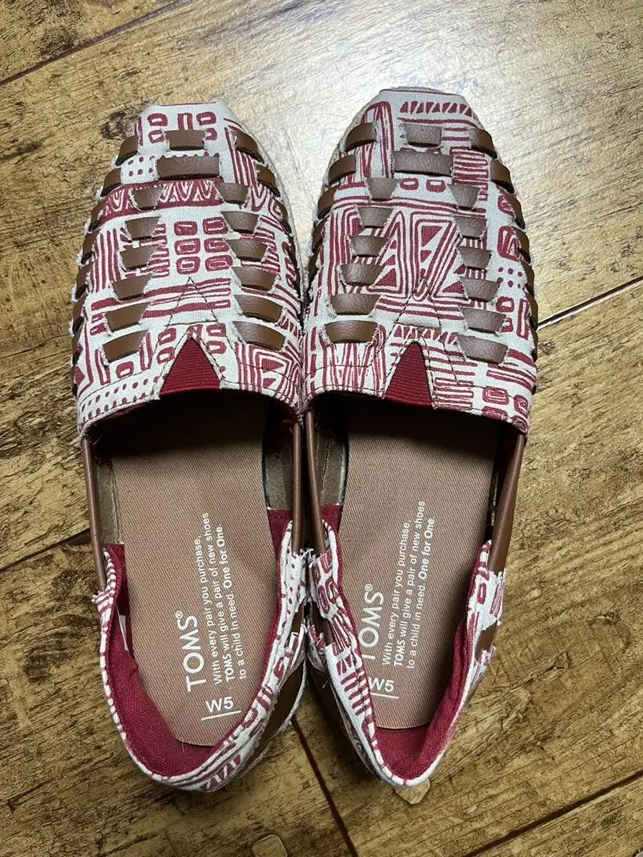 새상품)탐스 알파가타 로프 슬립온 w5 220사이즈