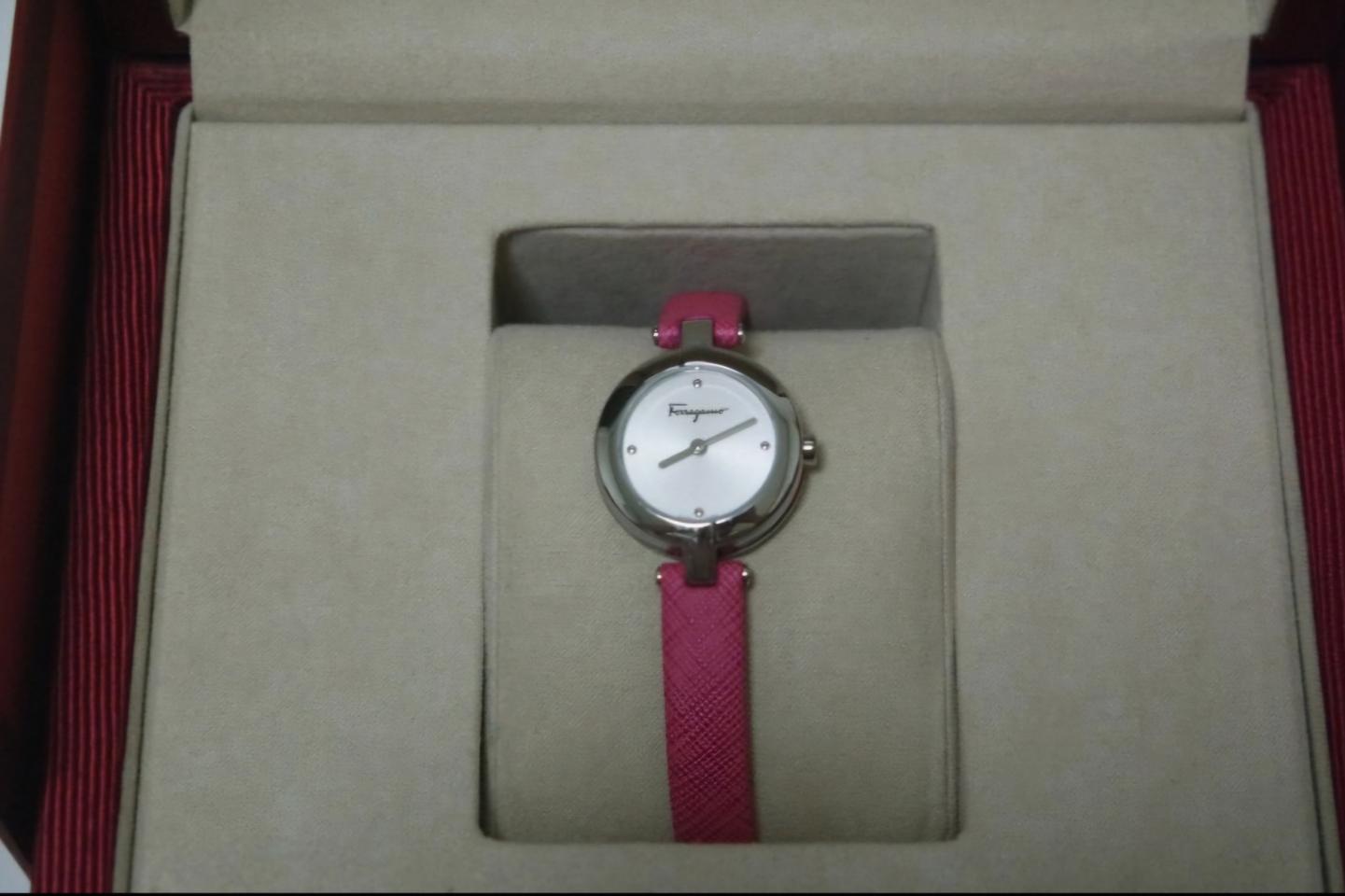 살바토레 페라가모(Salvatore Ferragamo) 가죽 시계