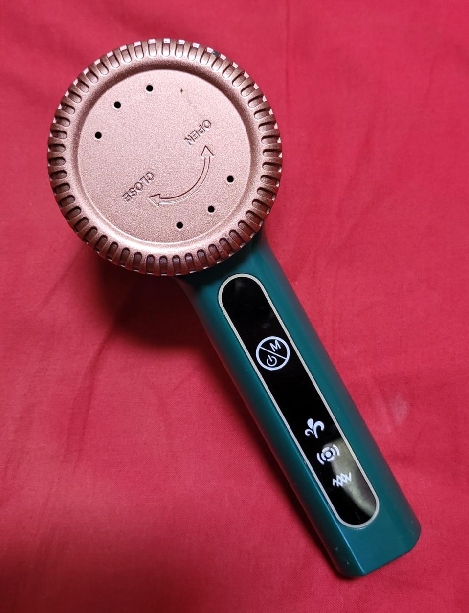 보풀제거기 미사용입니다.뒤에 사진 3개는 작동 사진입니다.