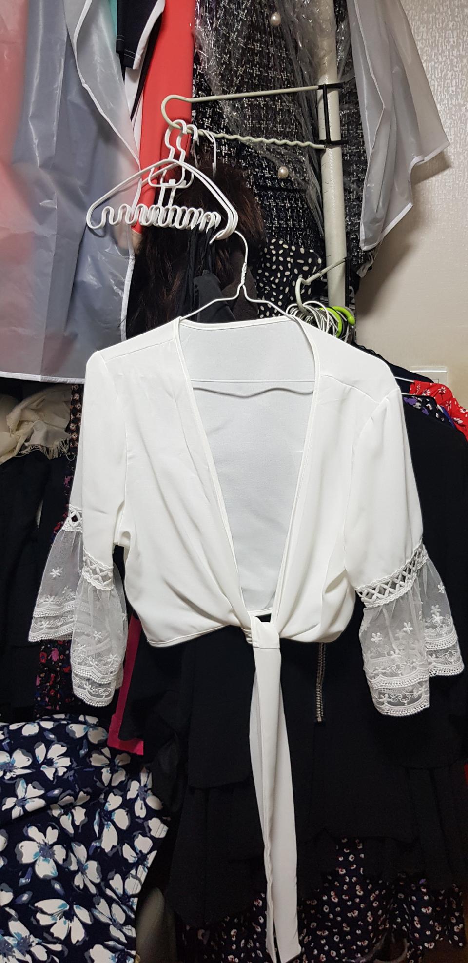 흰색블라우스겸가디건 (새제품77여유)