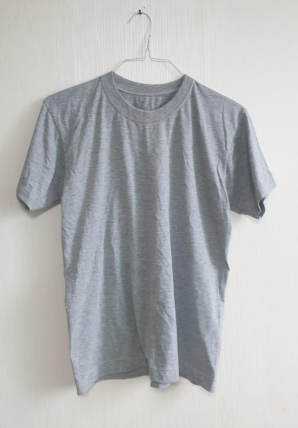 회색 면소재 반팔 티셔츠
