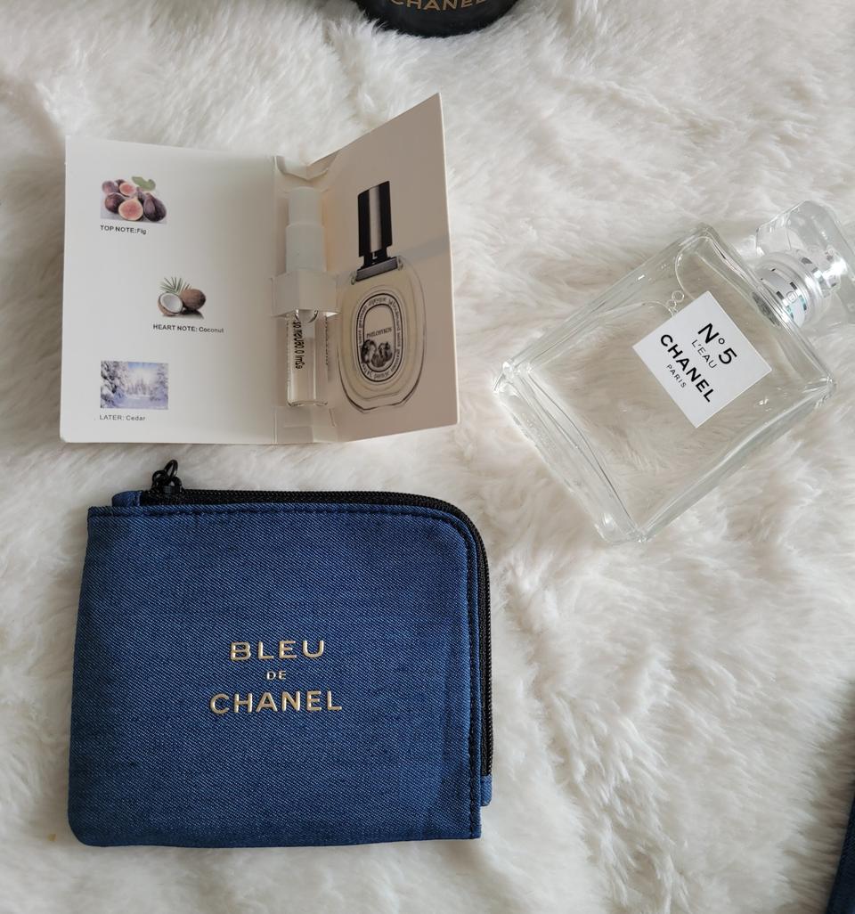 샤넬 청바지. 재질로된 납작 지갑(새상품)