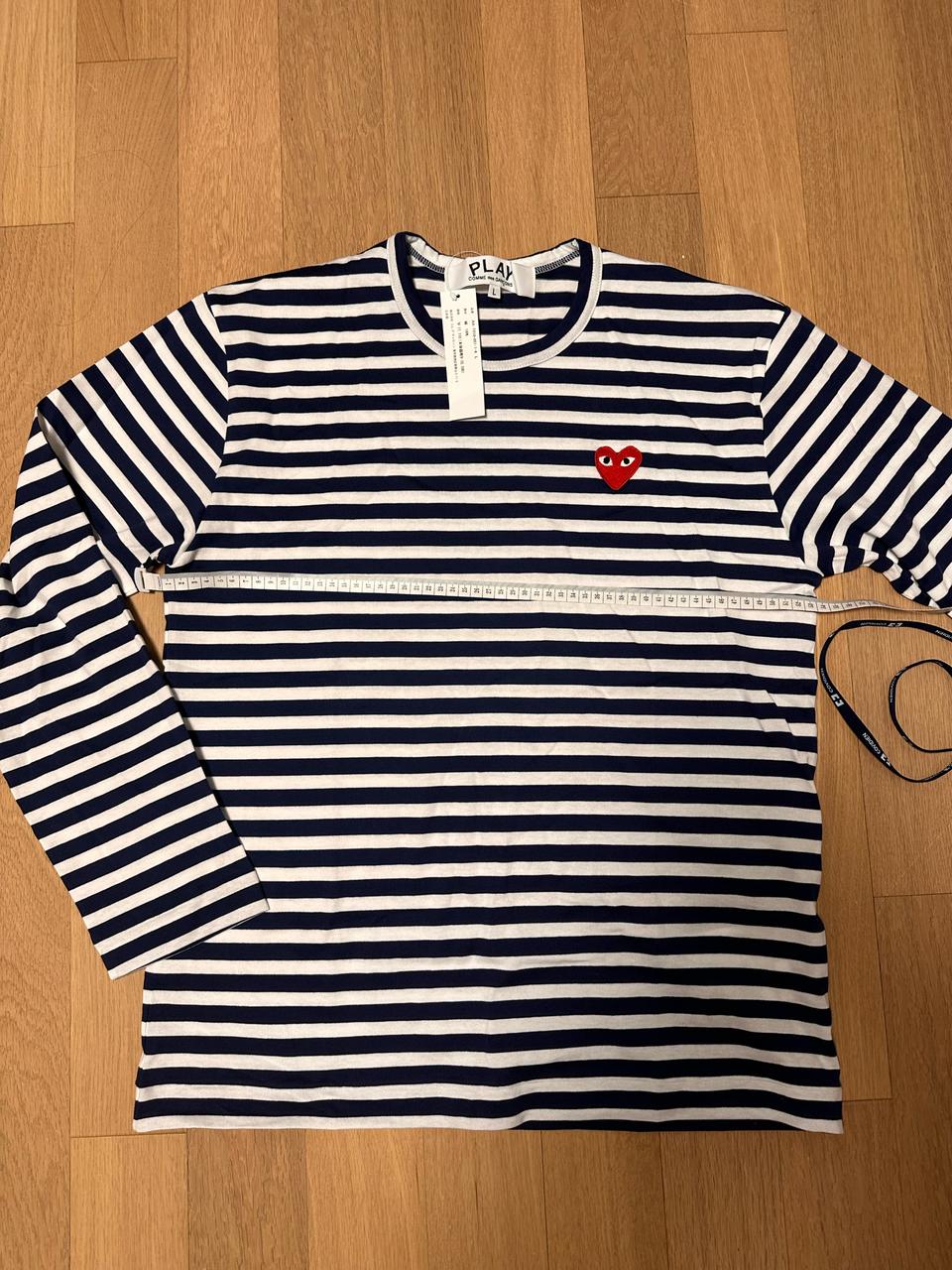 꼼데가르송 레드와펜 스트라이프 보더티 네이비