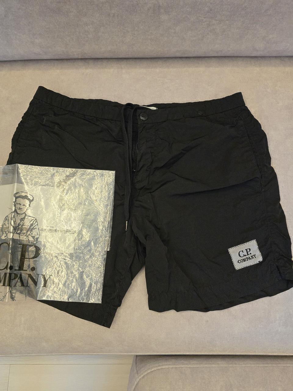 CP컴퍼니 로고패치 스윔팬츠블랙(46)