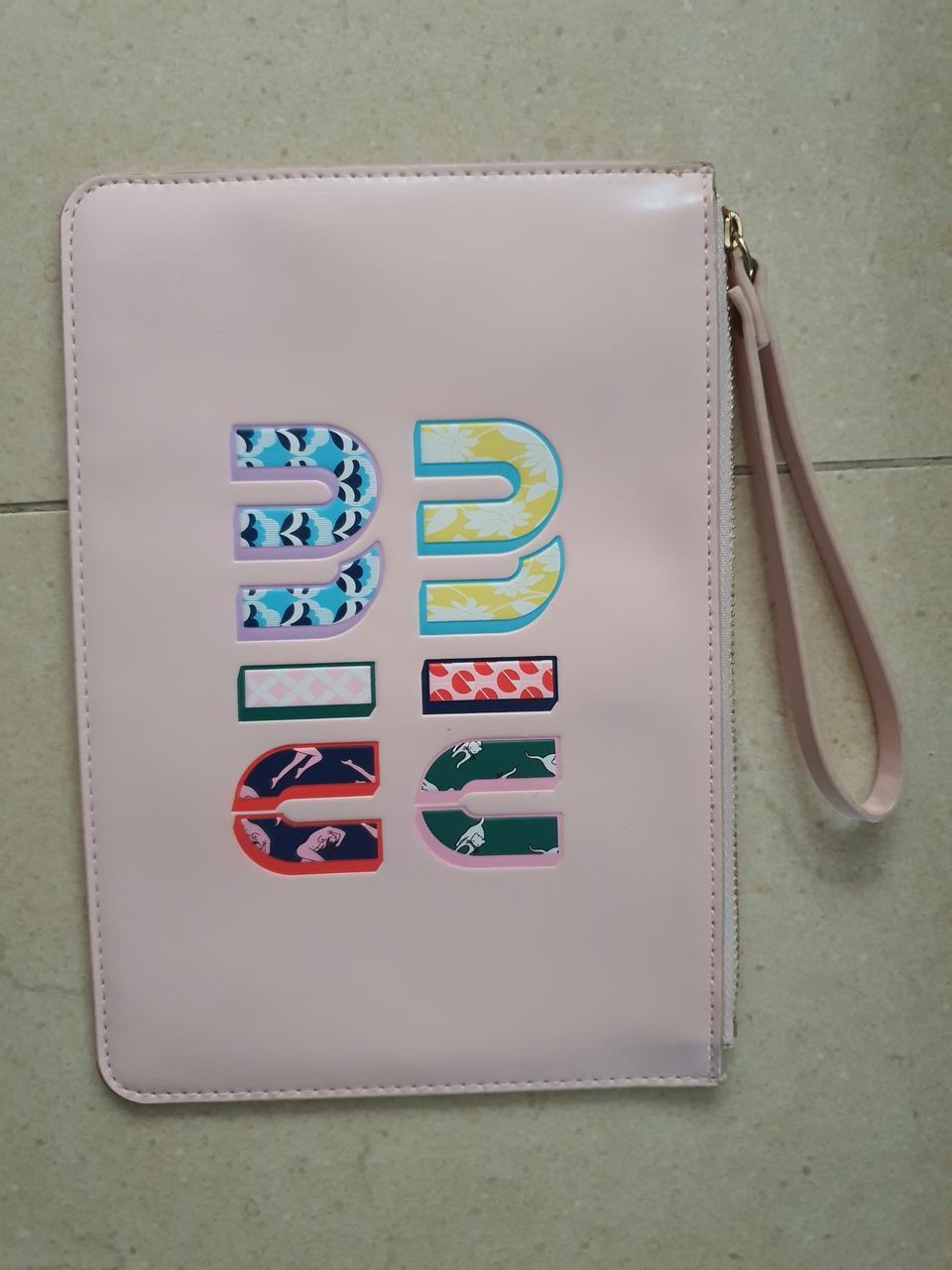 미우미우파우치지갑