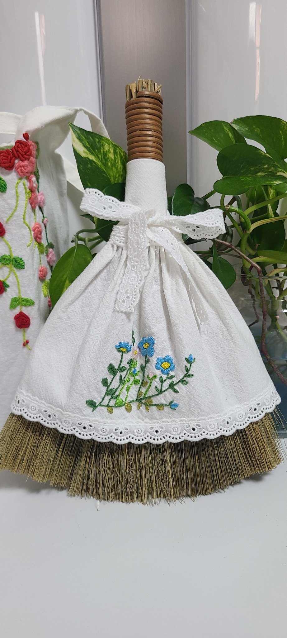 프랑스자수  미니  복 빗자루