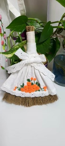 프랑스자수  미니  복  빗자루