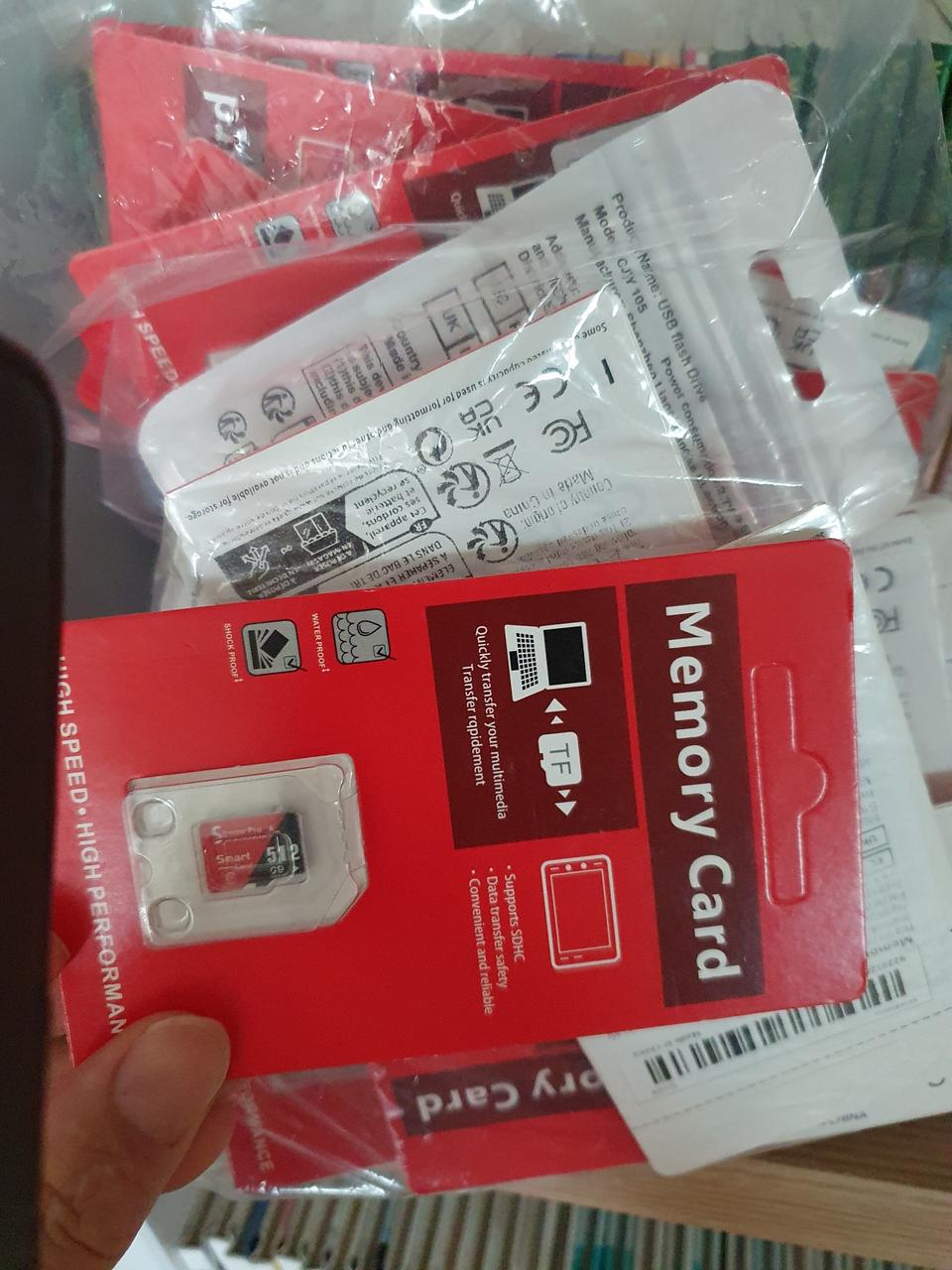 SD카드 256GB TF카드 256GB 사진에 있는 그대로 입니다