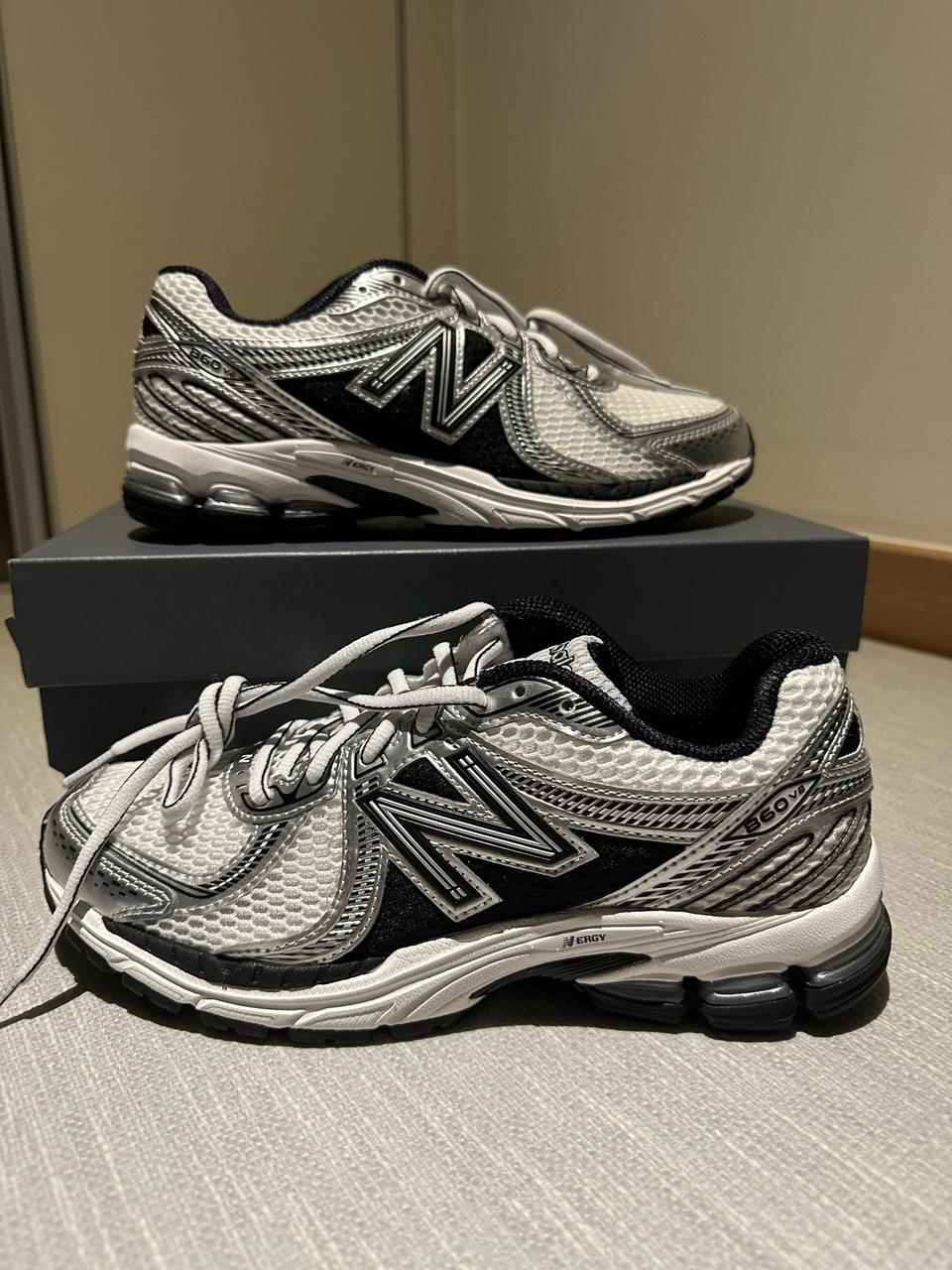 뉴발란스 860V2 화이트 블랙 240 새상품