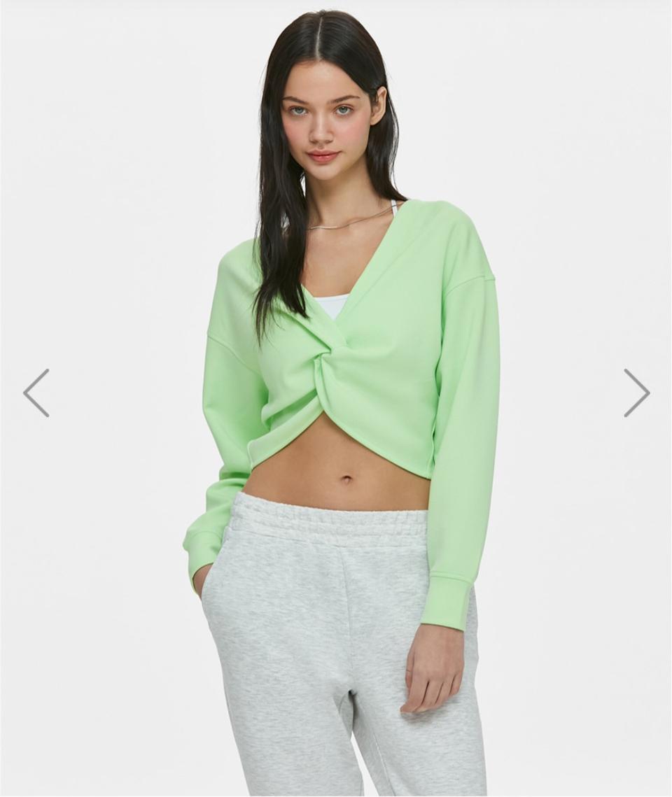 새상품* 뮬라웨어 긴팔티셔츠 긴팔티 꼬임티셔츠 루즈핏 요가복 헬스복