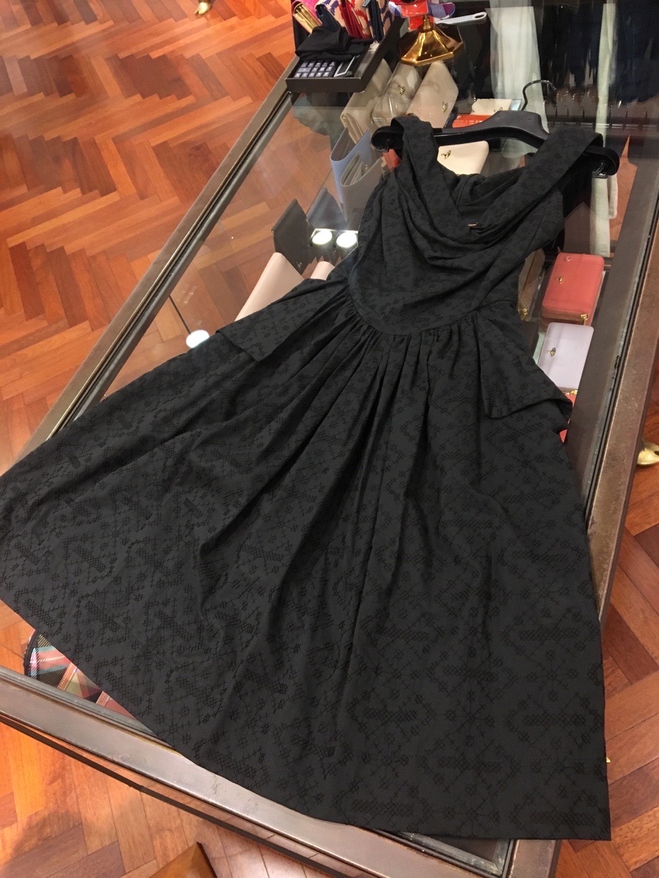 비비안웨스트우드 블랙라벨 자수 블랙 플레어 원피스 정가118만제품 44