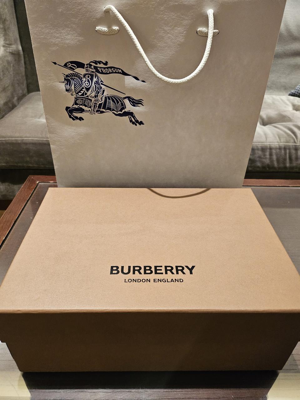 버버리스니커즈 상태조음 사이즈40 국내250 구찌 디올 프라다 루이비통