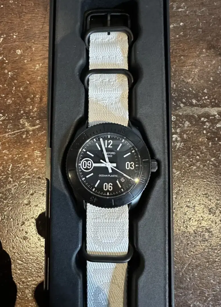 톰포드 오션 플라스틱 시계 미착용 새상품