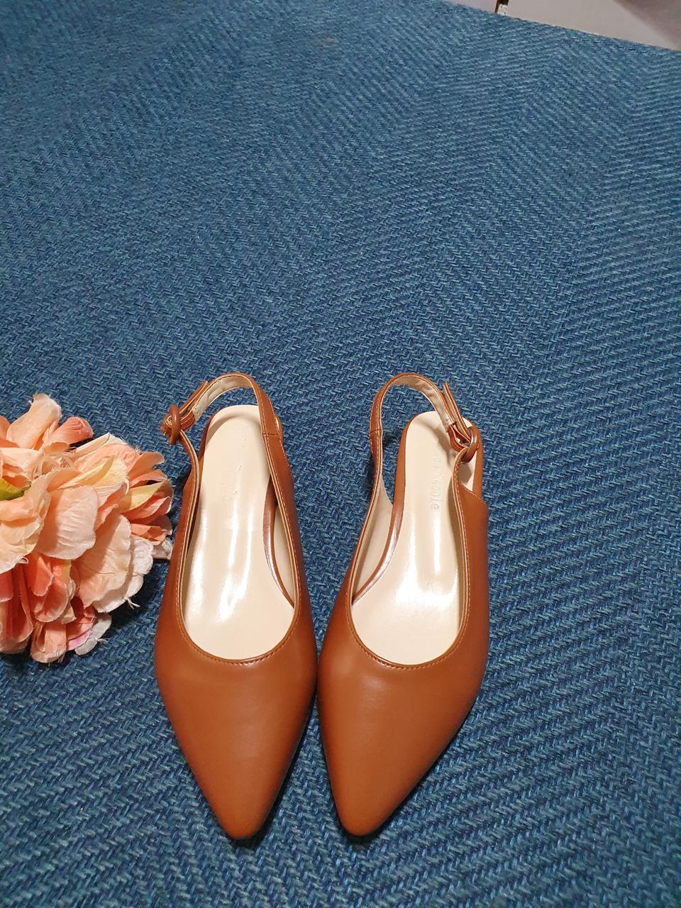 새상품/예쁜단화/235사이즈 발편하고 착용감좋아요.