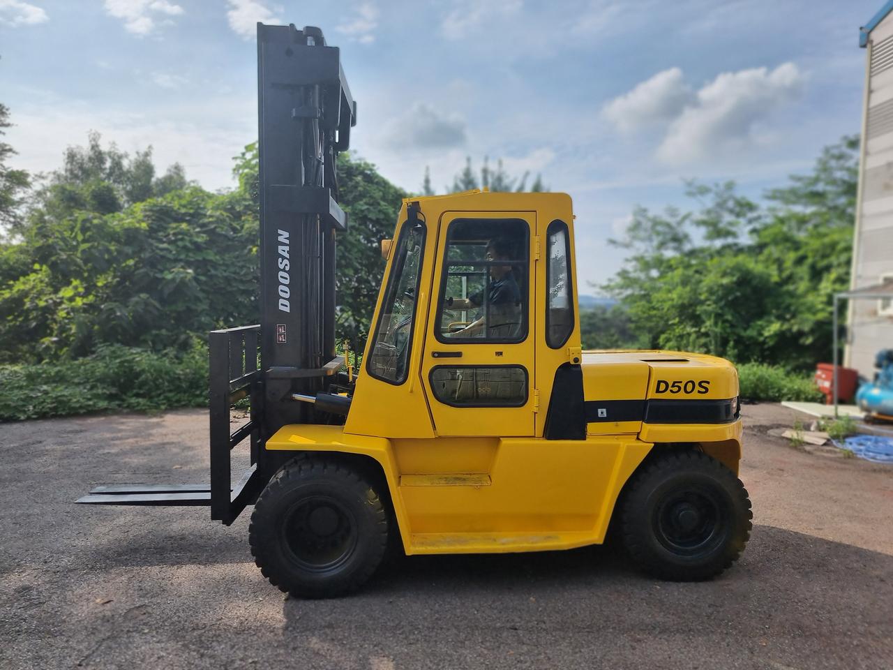 [중고]중고지게차 두산5톤 하이마스트(4.5M)자동발 올캐빈