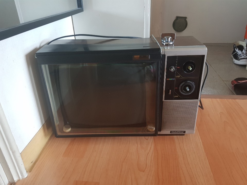 금성 골동품 티비 작동됩니다