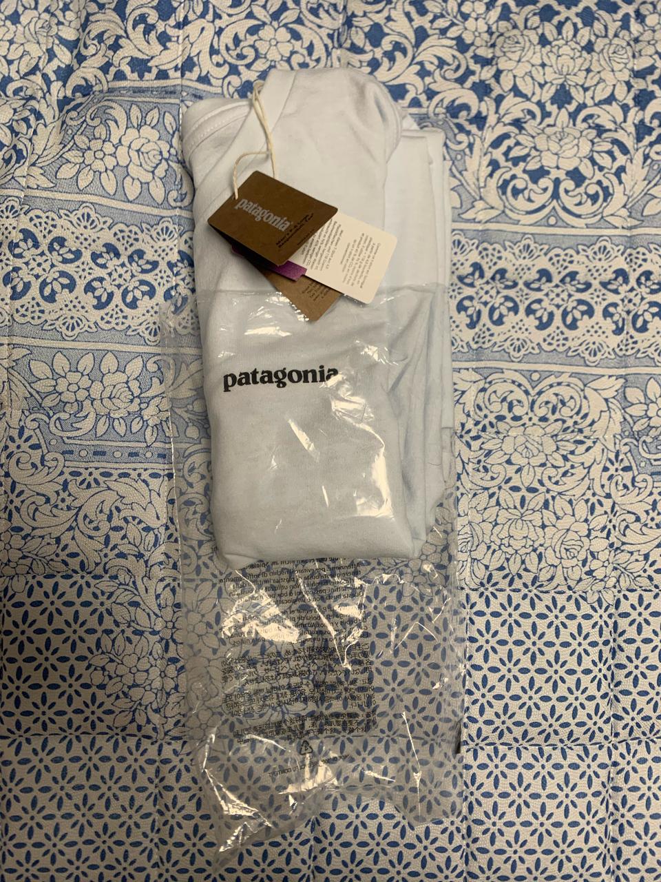 파타고니아 반팔 (흰색) 팔아요