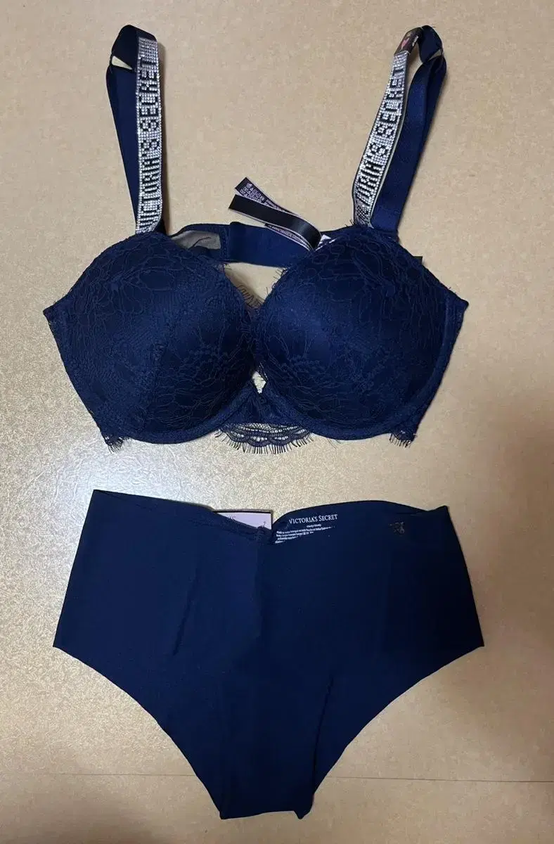 바디프로필가능*빅토리아시크릿 큐빅 푸쉬업브라세트34C