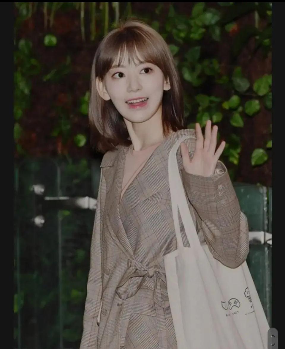 로라로라 글렌 체크 세일러 자켓 르세라핌 사쿠라 여자친구 은하