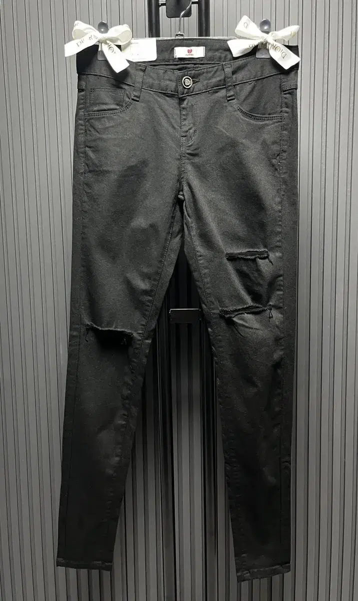 517. 새상품 paprika 블랙 스판 스키니 팬츠 / 사이즈 26