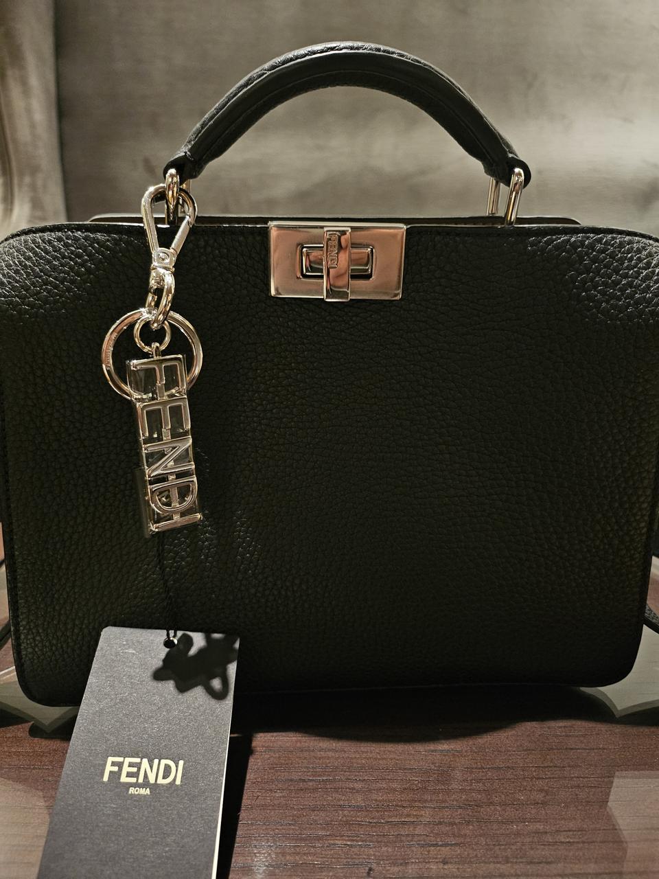 (새상품) 펜디키홀더겸 백참 팔라듐 키링새상품 구찌 프라다 디올 루이비통