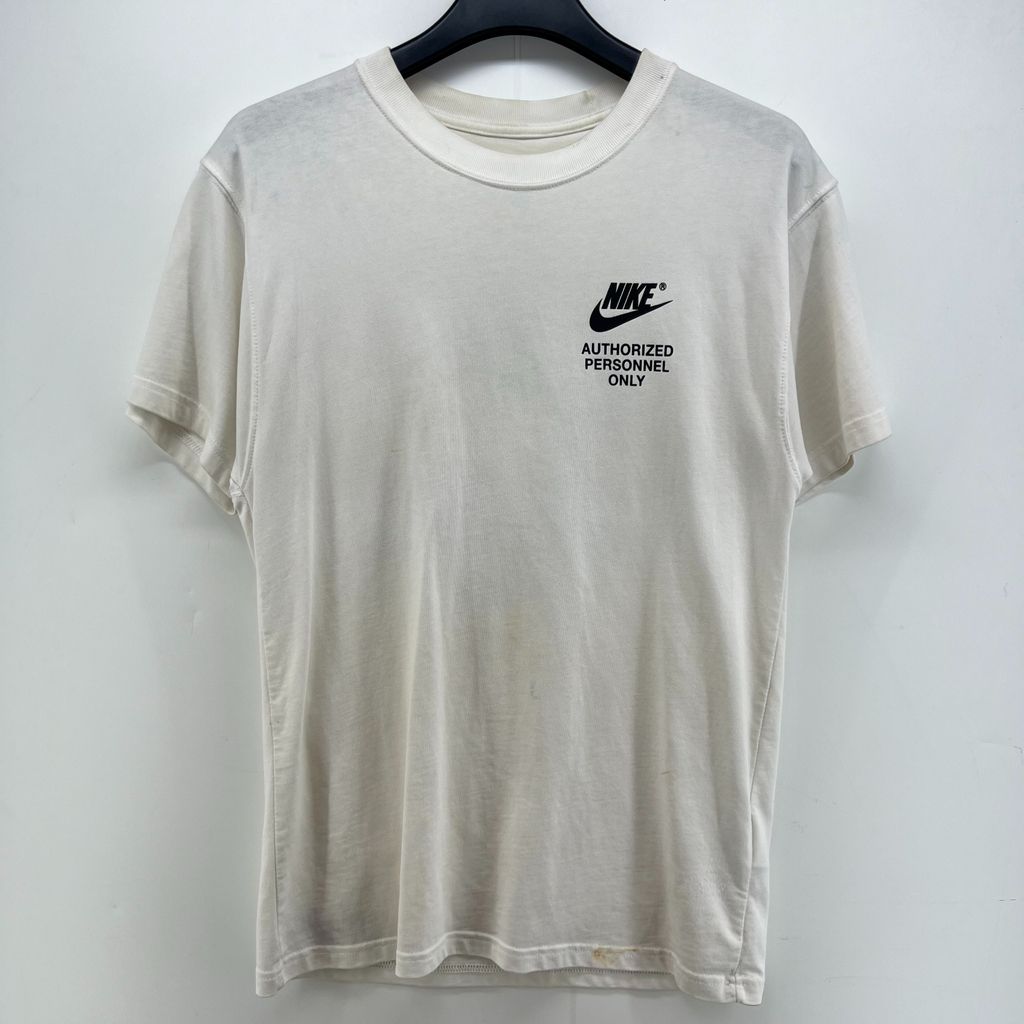 [중고] 미디움 나이키 스포츠웨어 반팔티셔츠 중고 화이트