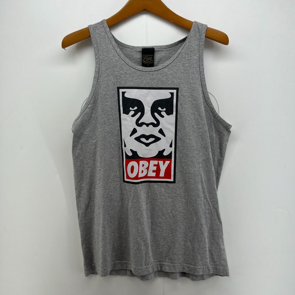 [중고] 미디움 오베이 로고 회색 나시 민소매 티셔츠