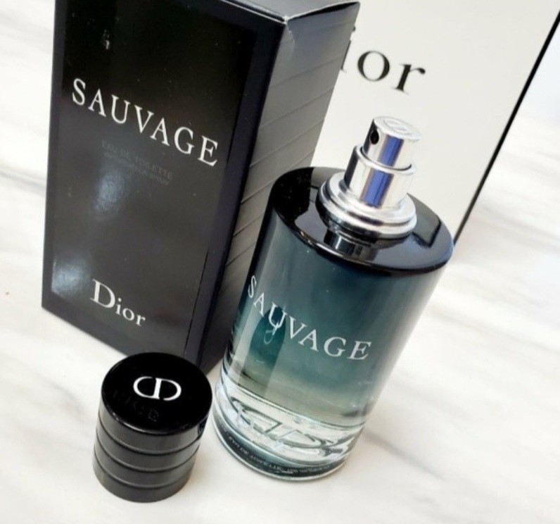 크리스찬 디올 남성향수소바쥬  오드  퍼퓸 100ml. 미개봉