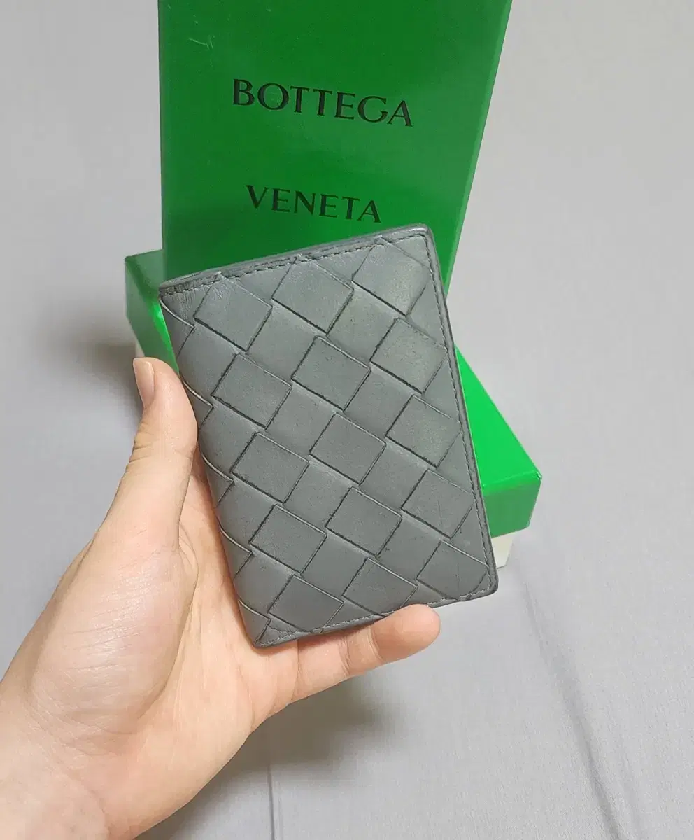 보테가베네타 그레이 플랩 오거나이저 카드지갑