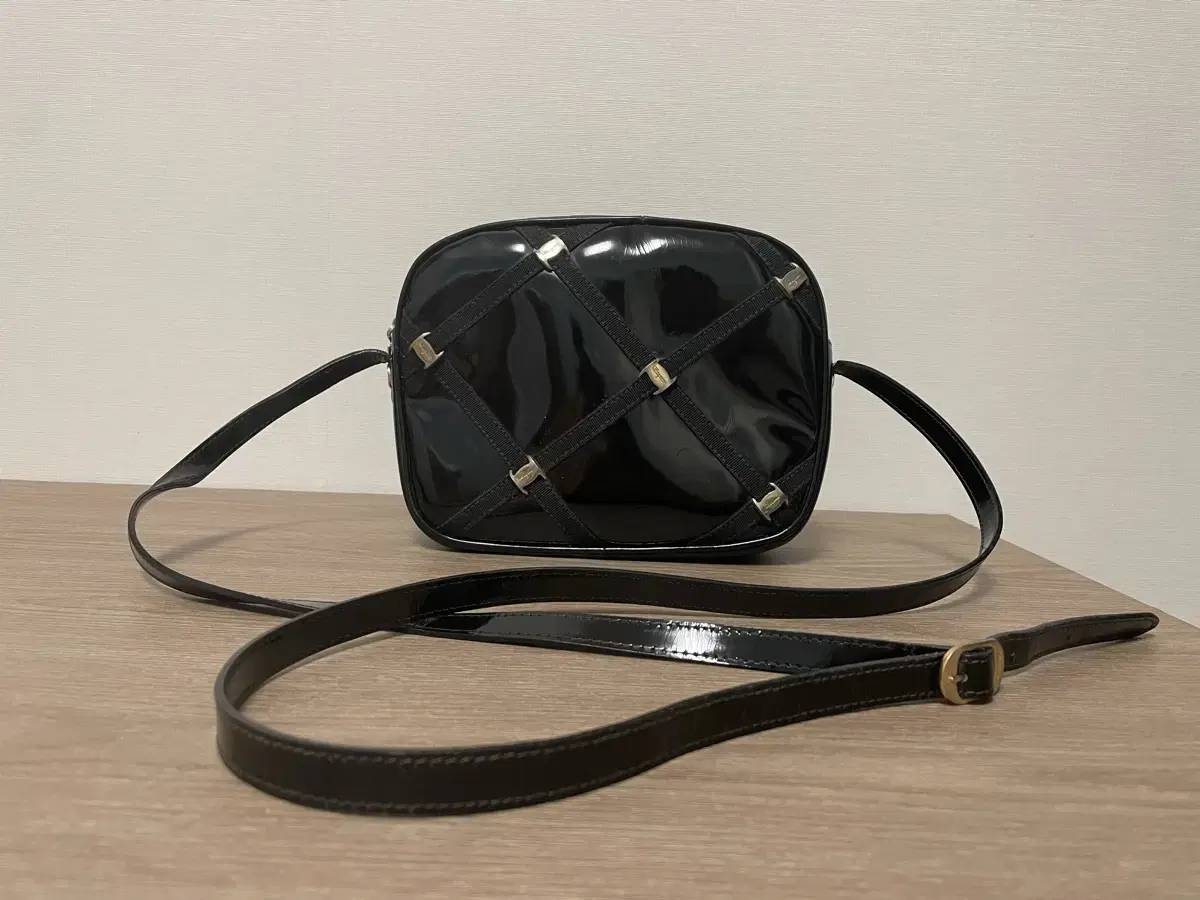 정품 페라가모 크로스백