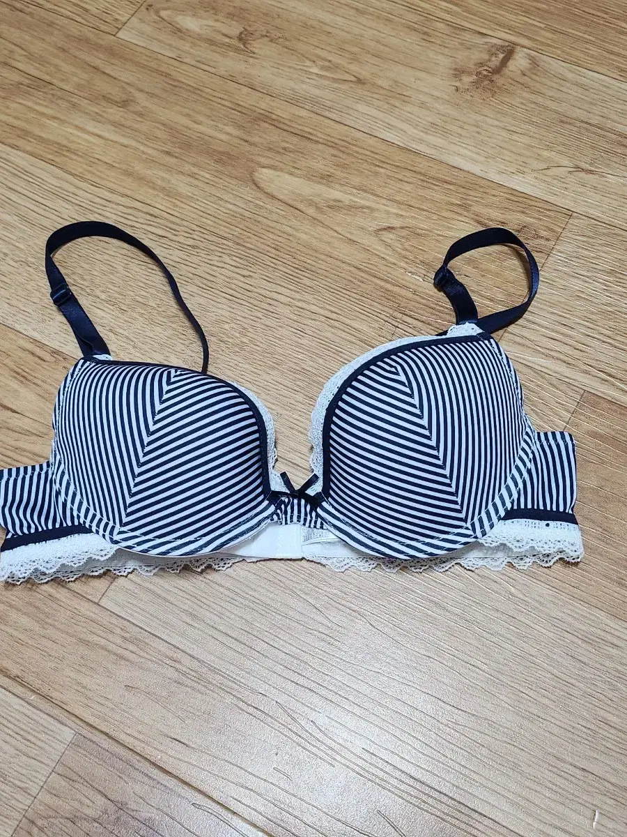 새상품))비비안 75A 브라