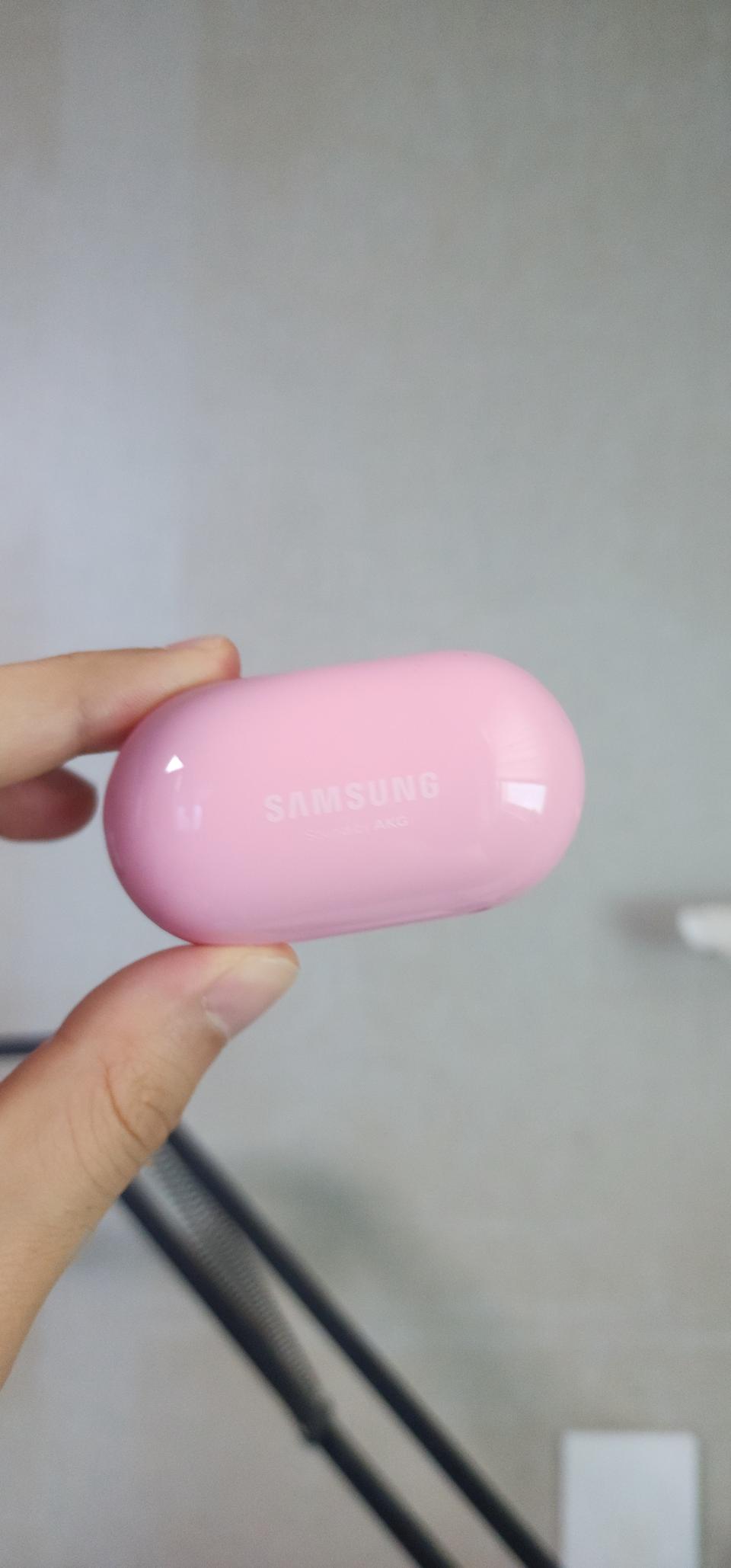 버즈 플러스 핑크 충전기 본체 판매합니다